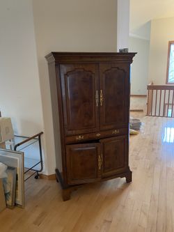 Wood Bar / Liquor Cabinet