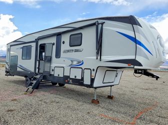 2021 RV 5TH WHEEL NEEDS WORK