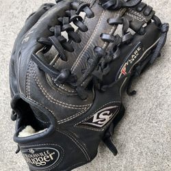 Louisville Slugger Flare Design Baseball Glove Sz 11.5” In Solid Condition Have More Baseball And Softball Equipment Available $50 firm