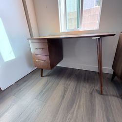 HOME Desk - Leon (walnut)