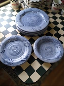Seashell design plates, sandwich plates and bowls.