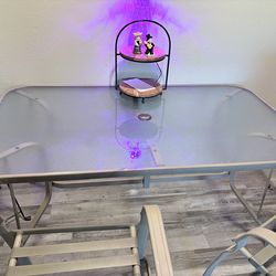 Outdoor table and chairs