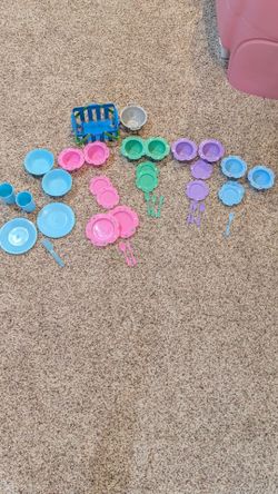 Kid play kitchen dishes