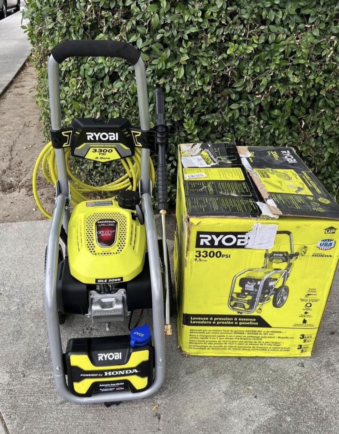 RYOBI 3300 PSI 2.5 GPM Cold Water Gas Pressure Washer with Honda GCV200 Engine