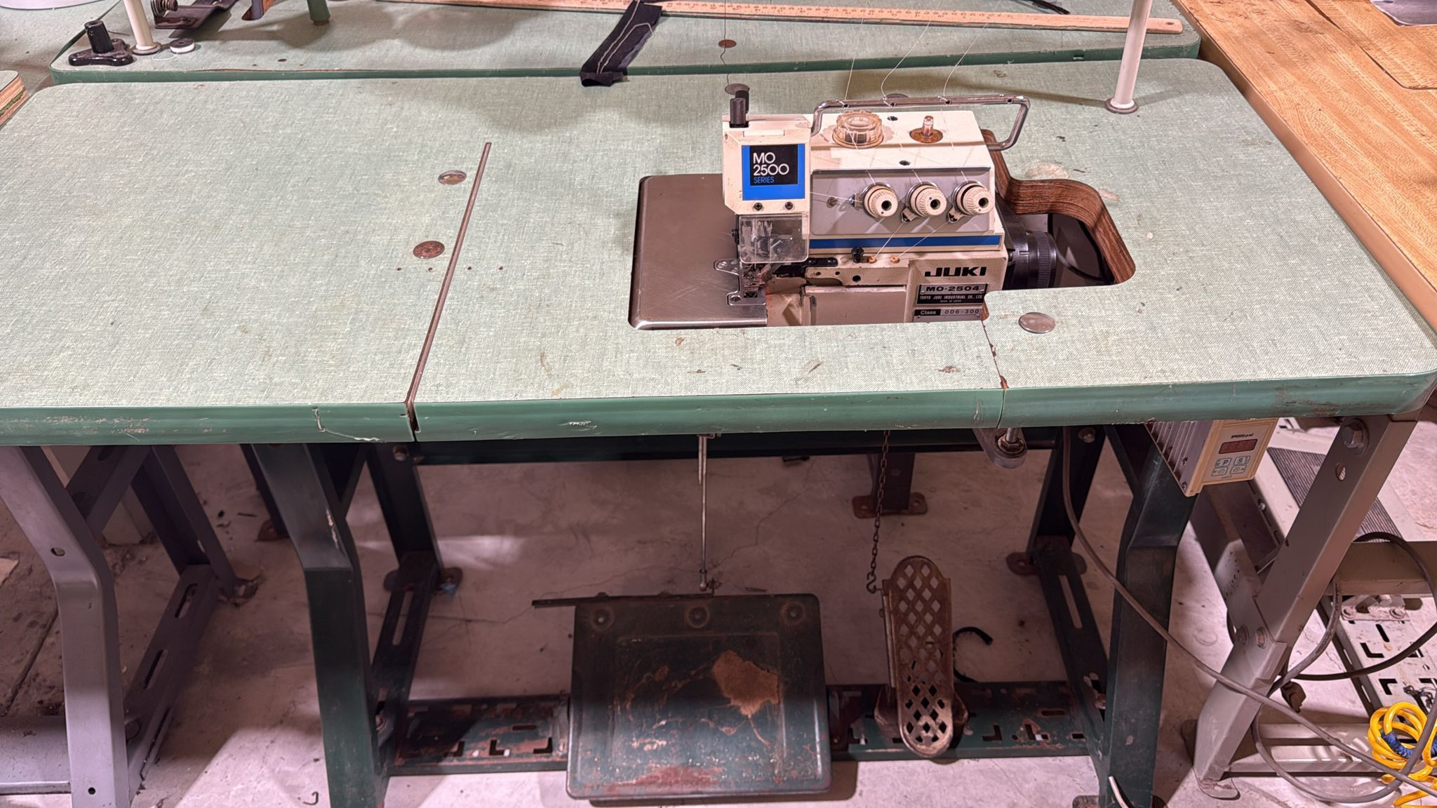 Overlock Industrial Sewing Machine