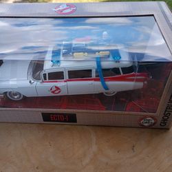 ECTO-1 Ghostbusters  1/24 Scale Due-cast
