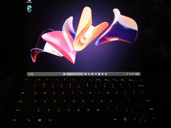 Microsoft Surface Pro 8 i7 / 16GB / 256GB + Backlit Type Cover + 90W Charger + genuine Microsoft slim pen 2 + login MX Master BT 3 device connect mous
