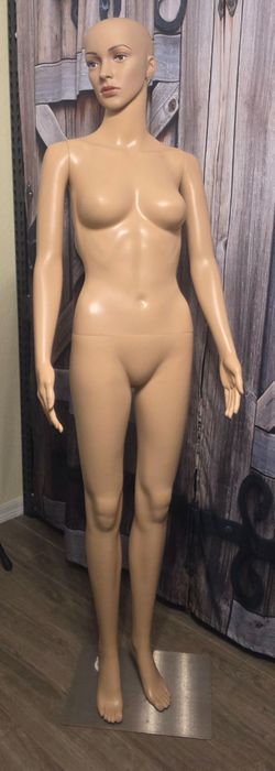 Female Retail Display Mannequin – Full Body – Excellent Condition