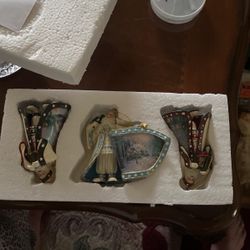 Kinkade Old World Santa’s 