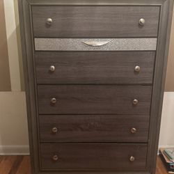 Elegant 5-Piece King Bedroom Set - Excellent Condition, Gray Wood Finish