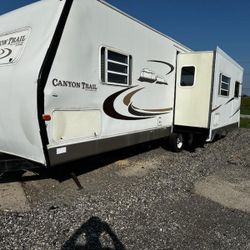 2003  Gulfstream Canyon Trail Rv 28ft