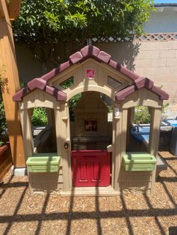 Step2 Charming Cottage Kids Playhouse