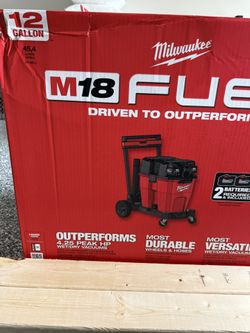 Milwaukee M18 12 Gallon Shop Vacuum 