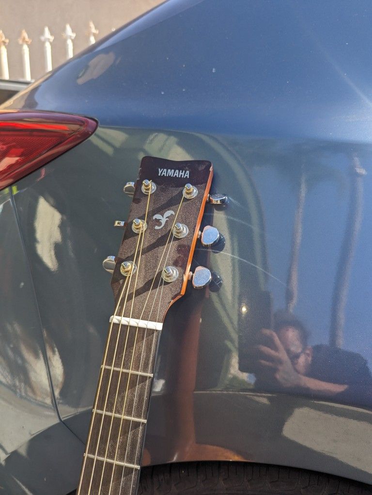 Yamaha Acoustic Guitar