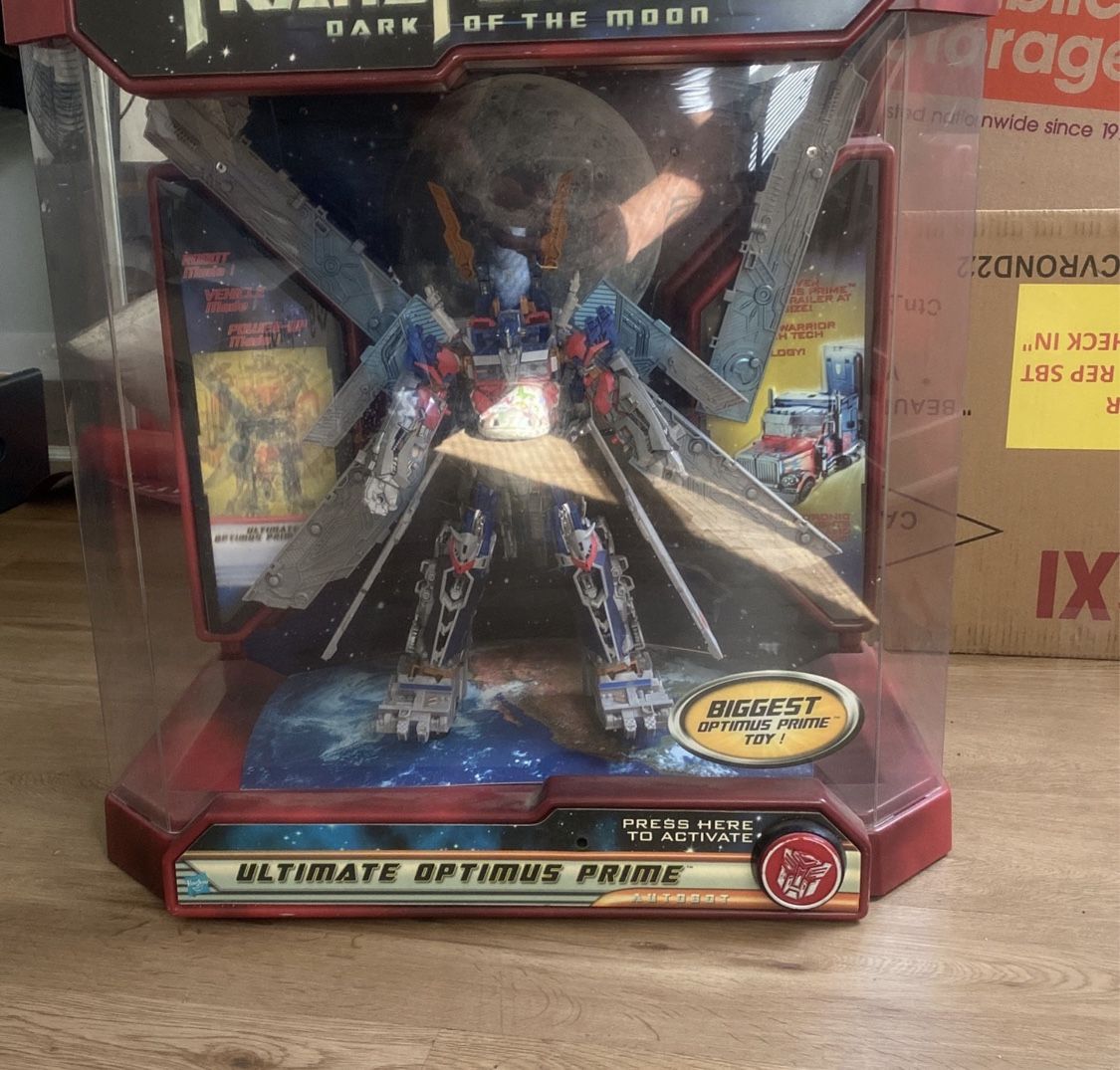 TRANSFORMERS ULTIMATE OPTIMUS PRIME STORE DISPLAY CASE 24" DOTM COMPLETE 2011