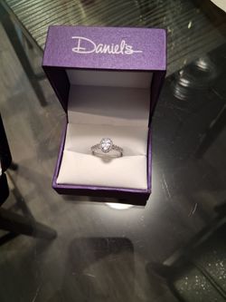 Oval Halo Engagement Ring (silver)