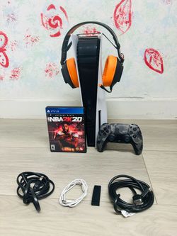 PlayStation 5 - Disc Version - 825GB , Bonus 1 Game , 1 Headset ( Used Very New )