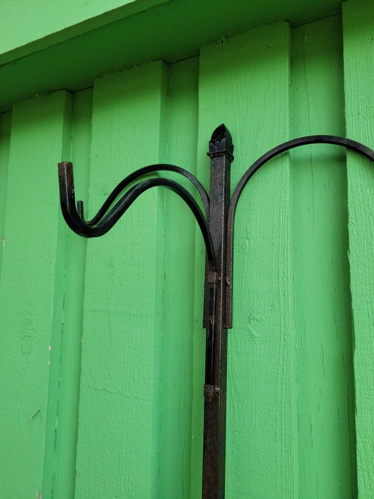 Metal Three Arm Plant Holder