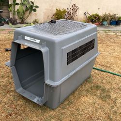 Petmate Kennel /doghouse