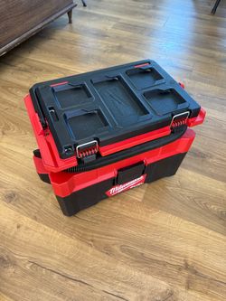 Milwaukee M18 FUEL PACKOUT 2.5 Gal Wet/Dry Vacuum – Great Condition!