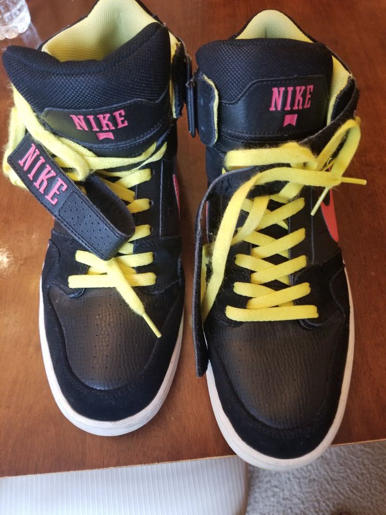 Nike tennis shoes