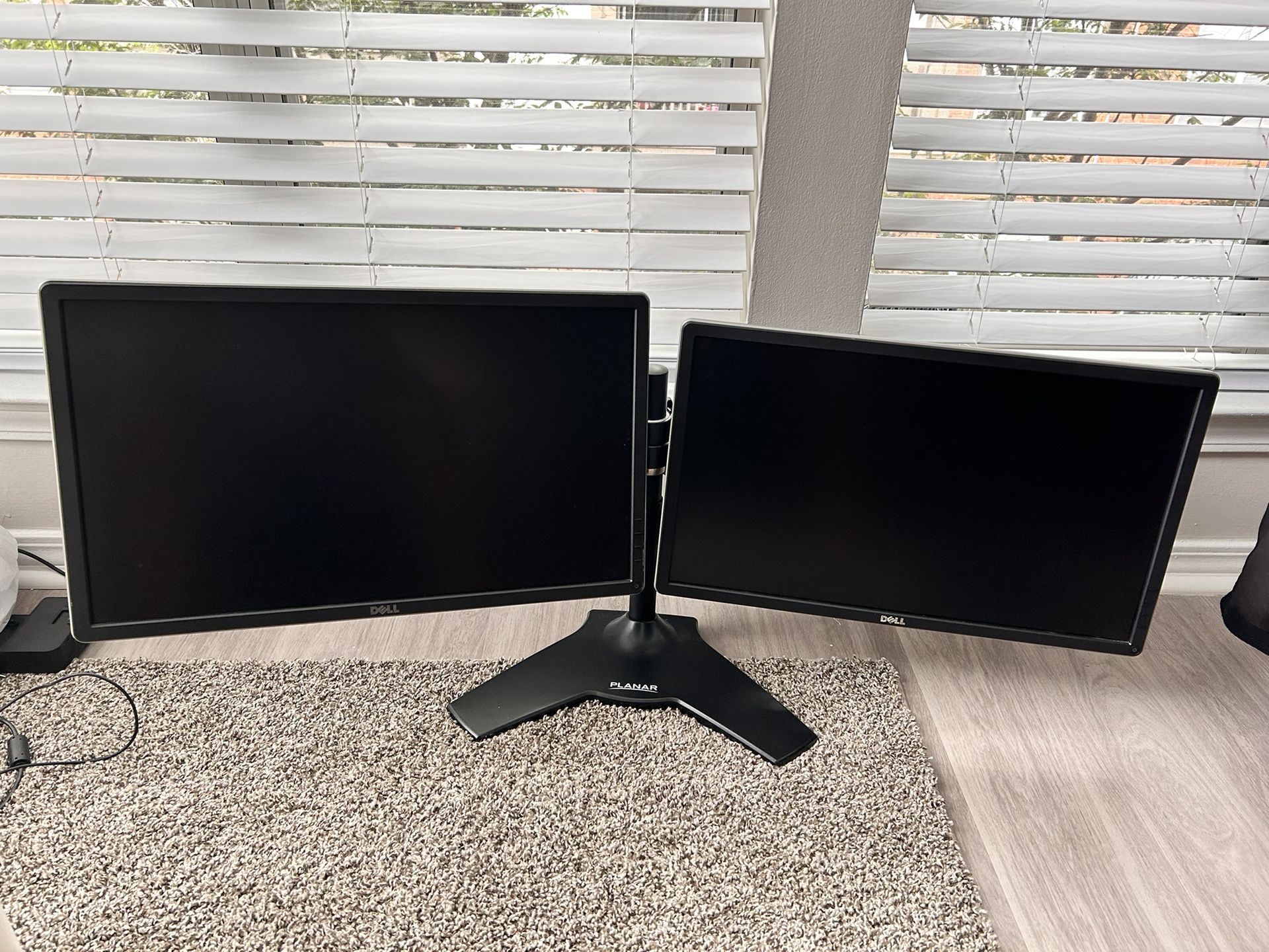 Dual Monitor with Stand And HP Docking Station