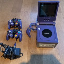 GameCube With Travel Screen, 2 Controllers