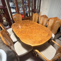 Dining Table Set – Great Condition