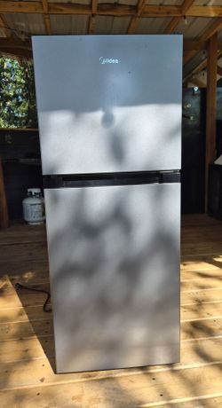 Mini fridge