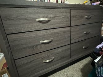 6 Drawer Dresser in great condition
