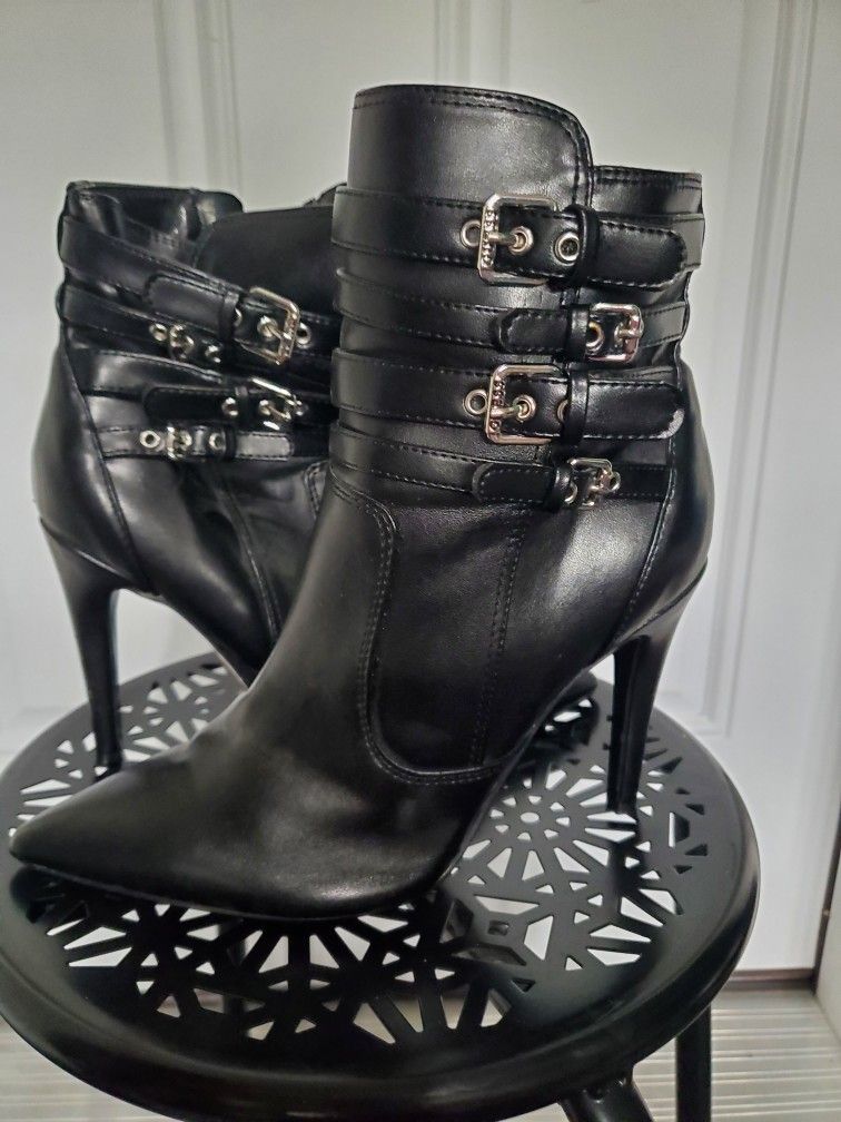 ANKLE BOOTIES