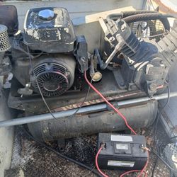 Ingersolland Air Compressor 30 Gallons As Is !! Turns On Cuts Of 200 Psi  Gas With Battery It's Turns On!!