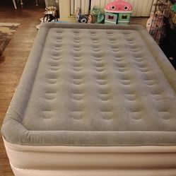 Queen size air mattress