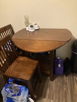 Round Expendable Table