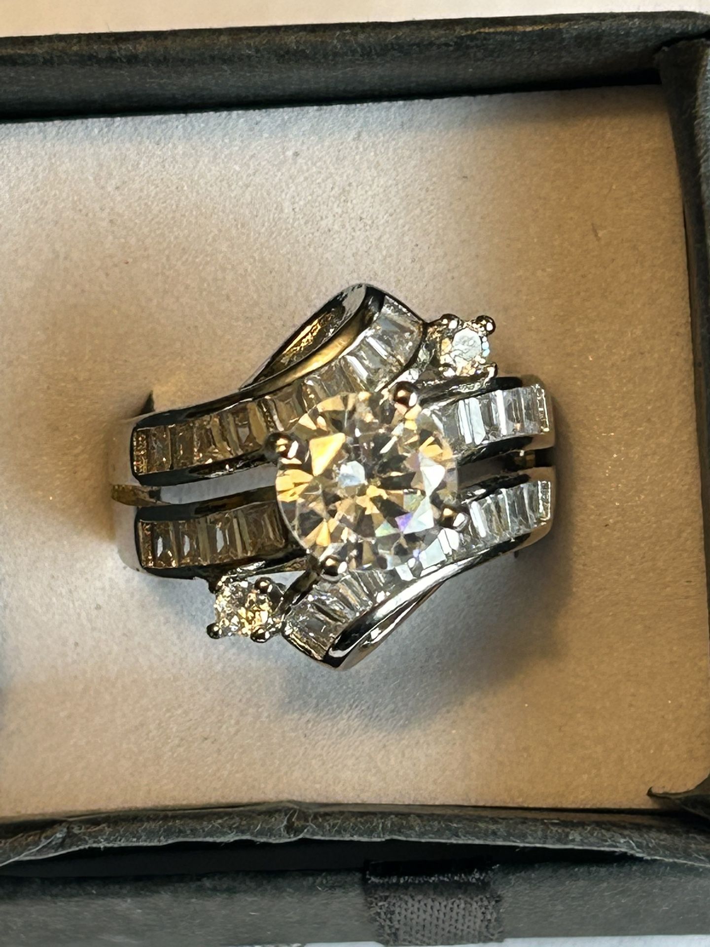 Stunning! Sterling Silver Cubic Zirconia Ring Size 6.75