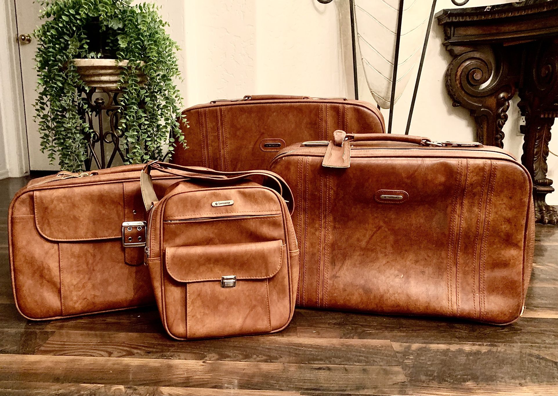 VINTAGE 4 PIECE GENUINE LEATHER LUGGAGE SET