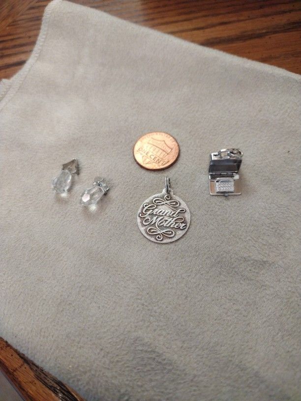( 4 ) CUTE. LITTLE CHARMS ?( 925/ Sterling)