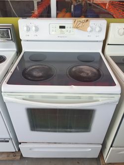 Glass top stove range oven white works great dent in top . Warranty . Delivery available . 2203 Fowler st. Ft. Myers 33901