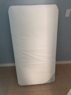 Colchon de cuna y ropita de bebe