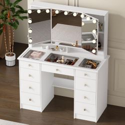 Large Vanity Desk with Trifold Mirrors & Hollywood Bulbs