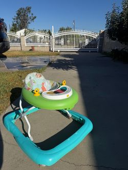 Crib/toddler bed and walker