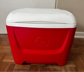 Igloo Contour 30 Qt / 28L Ice Chest Cooler - Red & White (Great Condition!)