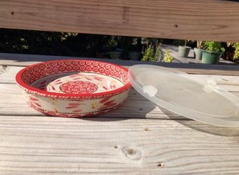 Temp-Tations presentable Ovenware by Tara Old World Red 9" Diam Baking Round with Cover
