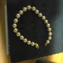 7 Inch Pearl Bracelet With Gold Clasp