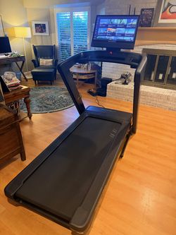 NordicTrack Commercial 2450 Treadmill – Like New, Extended Warranty + 11 Months iFIT