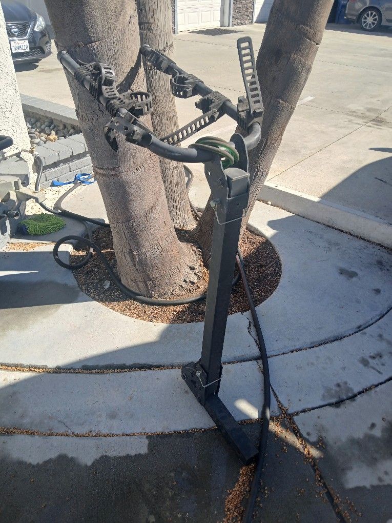 Bike Rack Holds 4 Bikes With 2" Hitch