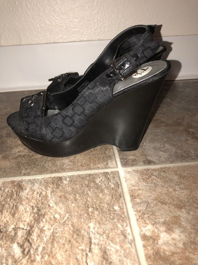 Brand new Nine West wedges