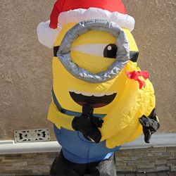 Minions 3.5ft Lighted Inflatable Christmas Decorations (Price Is Firm)