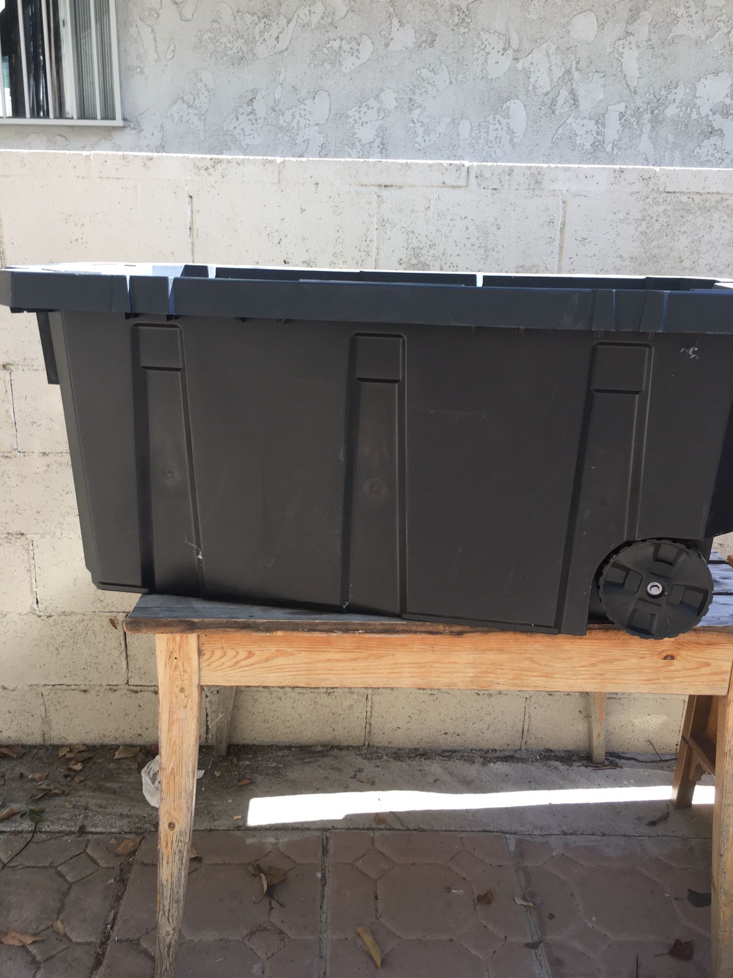 Husky 45 Gallon Latch And Stack Tote With Wheels
