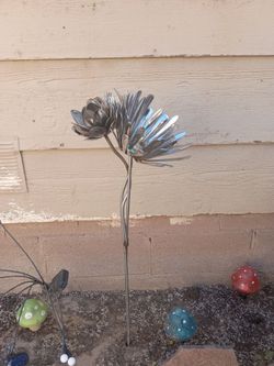 Metal yard ornament